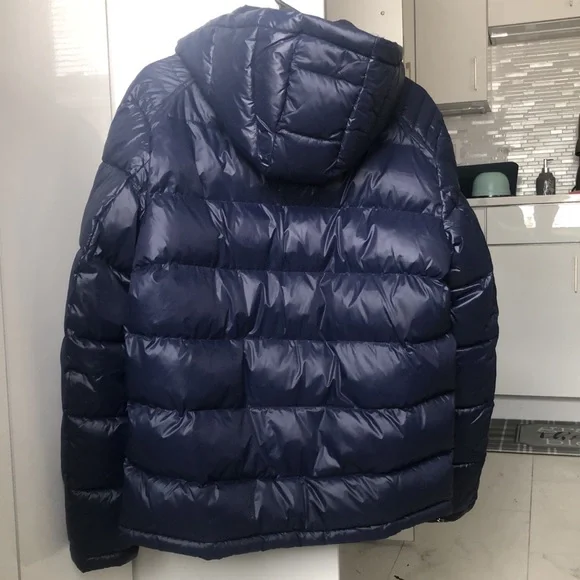 ✅ BRAND NEW Guess puffer jacket!!! ✅ - Picture 6 of 12